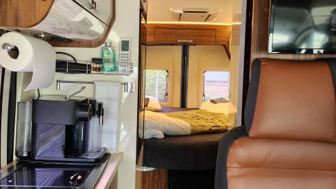 vakantiehuisje op 4 wielen – 2p Karmann bus, with air conditioning in living area