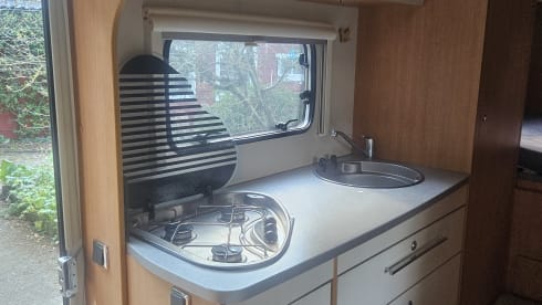 Adventurous and mega comfort with this 6-person Challenger alcove from 2012