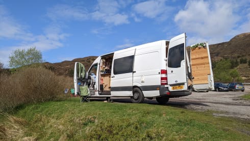 Maura the Boogy Wonder Van  – Superior Land Yacht 