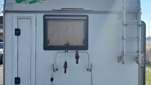 Meet Bennie! – Spacious & Cozy Iveco Camper