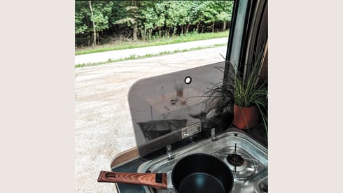 CLAY & GRACE - home away from home – 2-person Knaus bus camper from 2019 - with special design