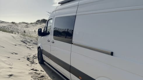 Erl – 4 berth Mercedes-Benz bus from 2013
