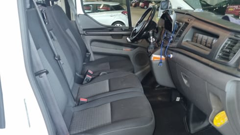 Camper incognito  – 2p Ford bus from 2018
