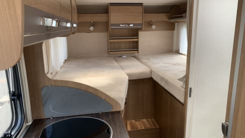 Hymer – Recent well equipped integral mobile home