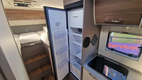 C33 – Beautiful luxury Etrusco with 2 x air conditioning and single beds/lift bed