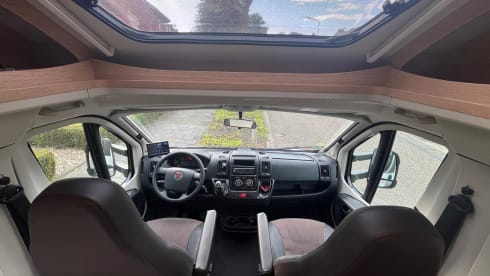 Sunlight T64 - camping-car spacieux - liberté absolue