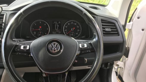 Loulabelle  – 4 berth Volkswagen campervan from 2017
