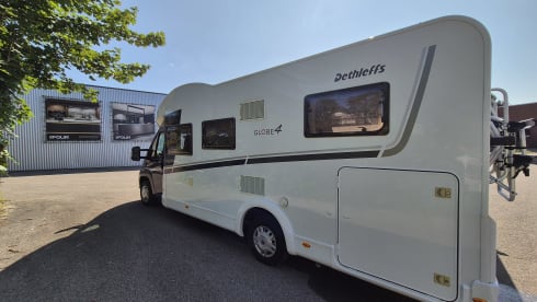 Dethleff camper met inventaris – Dethleff Globe 4 semi-integrated 4 persons