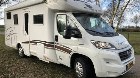 Beautiful 2 to 5 person MC Louis Sovereign 60G motorhome