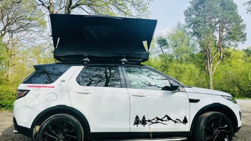 Jaxx  – luxury 4*4 with XL Roof Tent