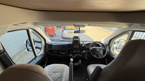 Davina – Luxury 2021 Roller Team 746 - 6 Berth 5 Seatbelts - Adventure Awaits!