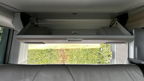 Compleet uitgerust met keuken, bustent & fietsenrek – 4p Volkswagen campervan from 2015