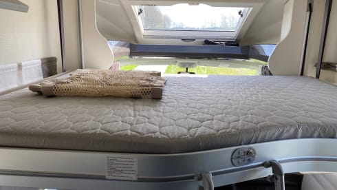 Geniet van ‘Camper Exclusief’ 💃🏻 – Super cool Camper CHAUSSON with Queen size bed.
