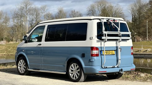 VW T5, luxury Two-Tone from 2015, new installation, automatic, many extras