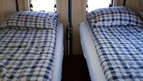 Bus camper with 2 length beds. Automatic 150 hp.