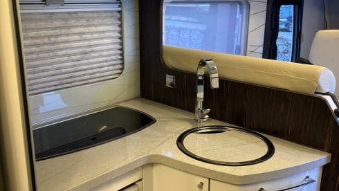 4p Bürstner i695G integrated from 2016