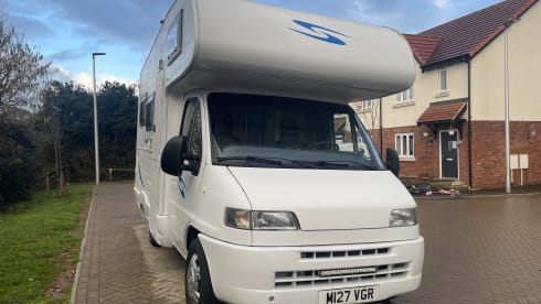 4-Bett, netzunabhängiger, modernisierter Fiat Ducato mit U-Lounge