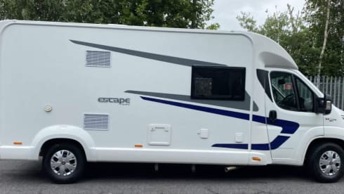 Robyn – Robyn - 6 Berth Luxury Motorhome