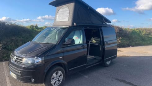 Dora – 4 berth VW Transporter Campervan 