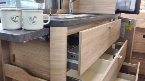 Knaus Boxstar – Beautiful 3/4 person bus camper
