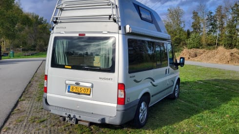 Nuggie – 4-5 seater 2008 Ford Nugget with high roof 