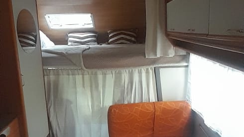 Greenshare – Camper Time Machine: Vintage Travel for Epic Adventures!