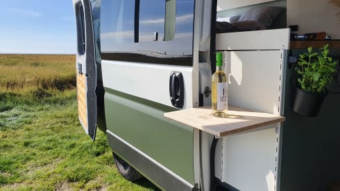 Super atmospheric & adventurous off-grid road trip camper!