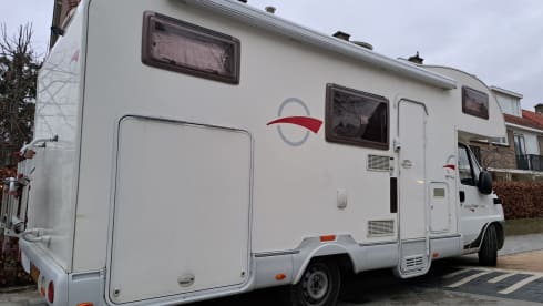 Spacious 6-person. family camper complete