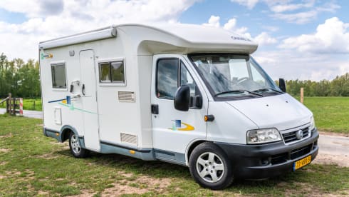 Compact semi-integrated motorhome