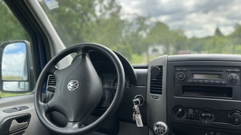 ONA – 2-seater Volkswagen bus from 2011