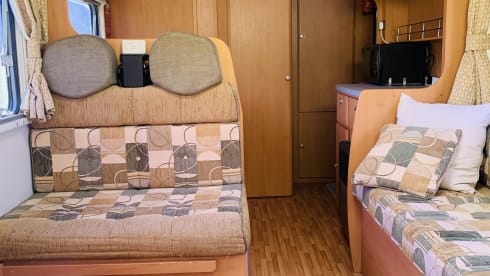 Tony – Your ultimate adventure awaits in our cosy 5-berth motorhome!