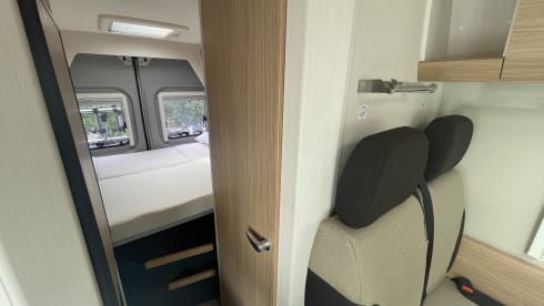Compact and manoeuvrable KNAUS Boxlife 600 TOP Van