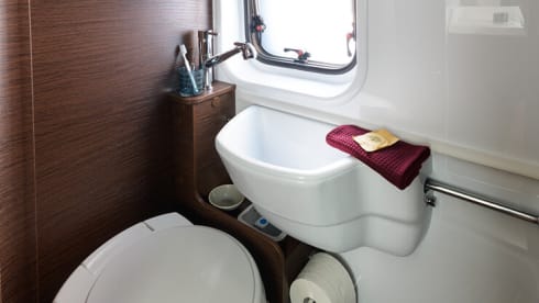 Well equipped Karmann Davis 620 bus from 2022 - dogs welcome