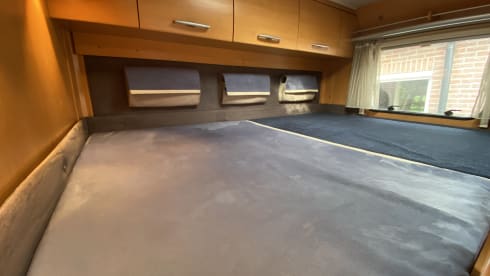 Compact and fully equipped Ford Hymer 522 Campervan