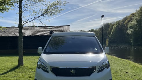 L-585-LJ – 4p Fixxter campervan from 2021