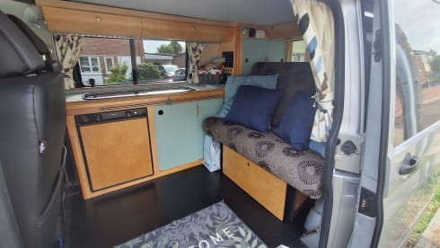 Harley – T5 VW Pop-top 4 Berth (SWB) Campervan (2010)