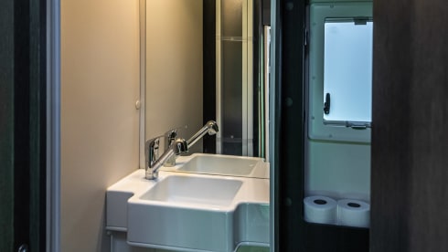 4p 2022 Roller Team – Extra spacious and free camping (330Ah battery, air conditioning and furnishings)