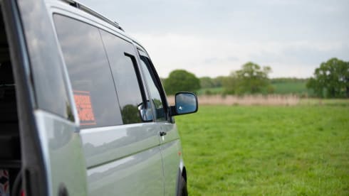 Romper Swamper – Volkswagen campervan met 2 slaapplaatsen uit 2006
