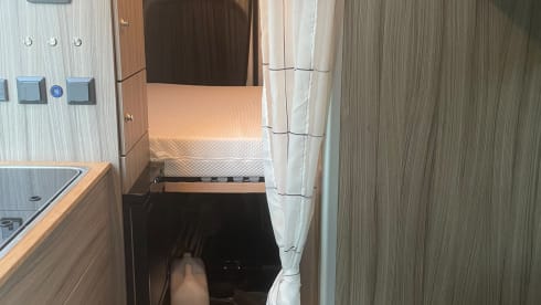 2p Mercedes-Benz campervan uit 2016