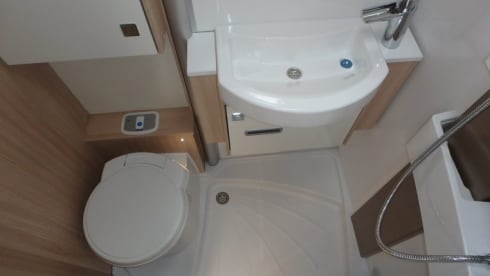 Top class, fresh, luxuriously equipped 4 pers. Burstner Iyseo.