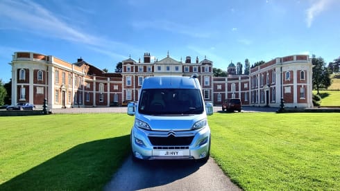 Jill – Stunning 4 berth family van. Fixed bunks!