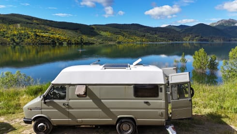 Jacky – Hip and fully equipped camper bus!