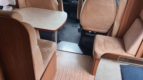 Our Camper 2/3p Carado T132 Semi-Integraal 