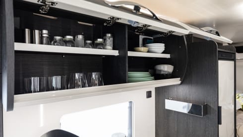 Bavarian Camper 6 – Alcove for 6 people, with stable diesel heating.