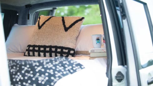 Romper Swamper – Volkswagen campervan met 2 slaapplaatsen uit 2006