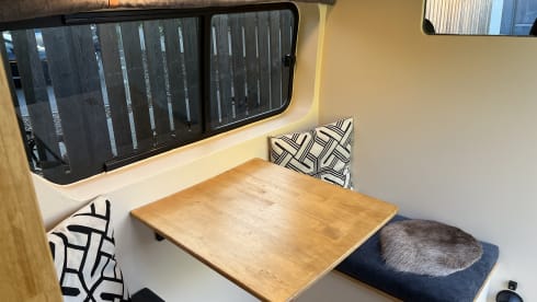 2p Renault campervan uit 2012