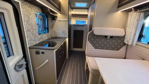 Motorhome to Hire - Rimor Seal 5 - 6 belts 6 berth