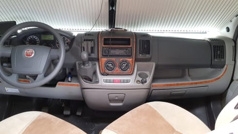 Pierpaolo – Camper semintegrale burstner ixxeo 666