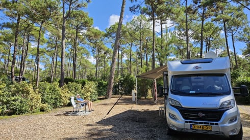 Campi – Luxury 2p Bürstner with queen bed, air conditioning and inverter 