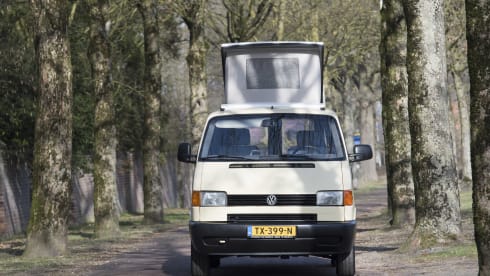 Desert - Cozy and robust VW T4 multivan with lifting roof